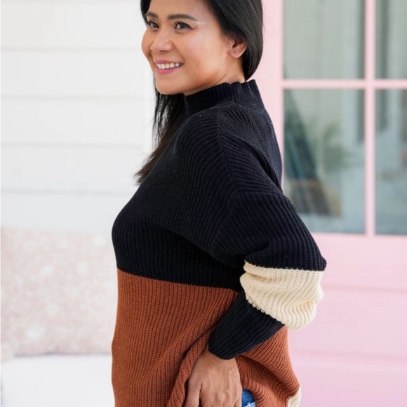 Color block sweater by Andre by unit - Picture 2 of 4